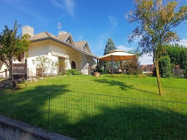 casa indipendente in vendita ad Inverigo