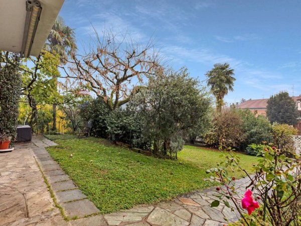casa indipendente in vendita ad Inverigo