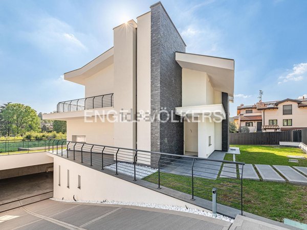 casa indipendente in vendita ad Inverigo