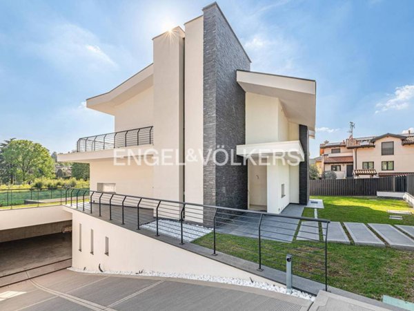 casa indipendente in vendita ad Inverigo