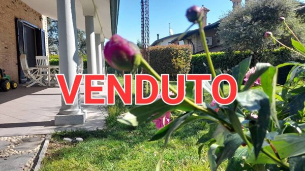 casa indipendente in vendita ad Inverigo in zona Romanò