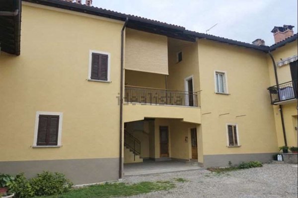 appartamento in vendita ad Inverigo in zona Cremnago