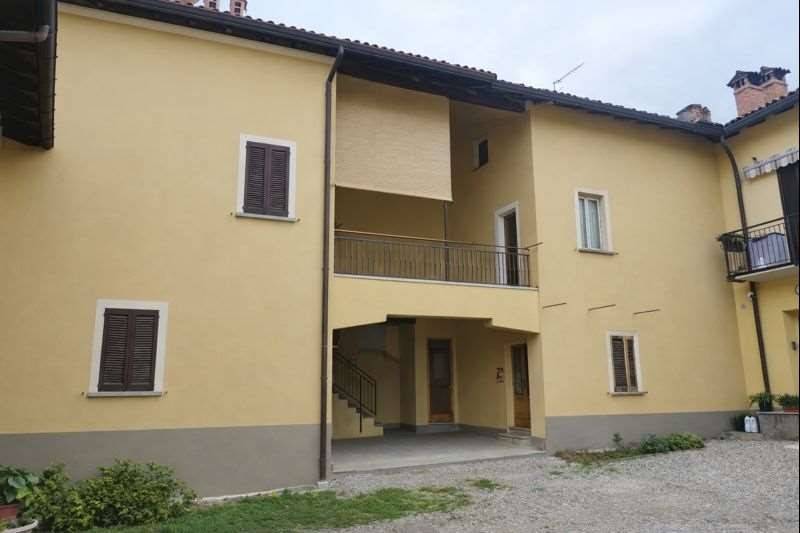 appartamento in vendita ad Inverigo in zona Cremnago