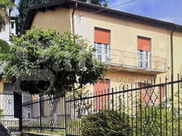 casa indipendente in vendita ad Inverigo in zona Cremnago