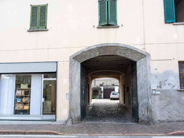 appartamento in vendita ad Inverigo in zona Cremnago