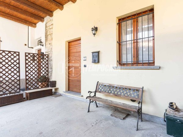 appartamento in vendita ad Inverigo in zona Romanò