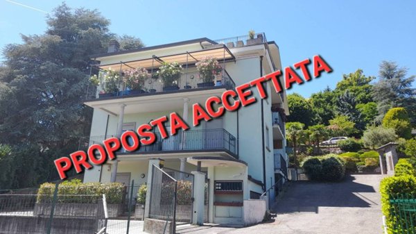 appartamento in vendita ad Inverigo in zona Romanò