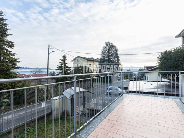casa indipendente in vendita ad Inverigo in zona Romanò
