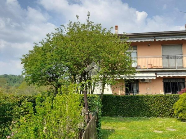 appartamento in vendita ad Inverigo in zona Romanò