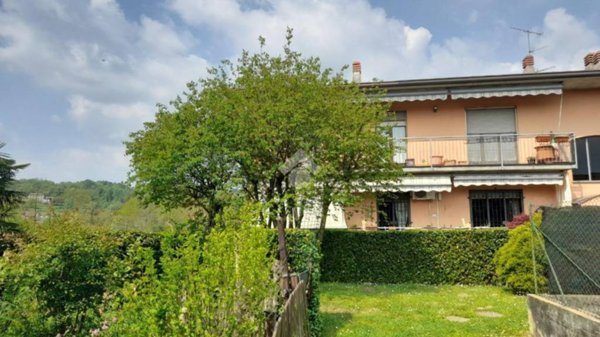 appartamento in vendita ad Inverigo in zona Romanò