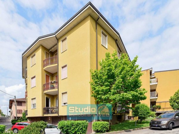 appartamento in vendita ad Inverigo in zona Romanò