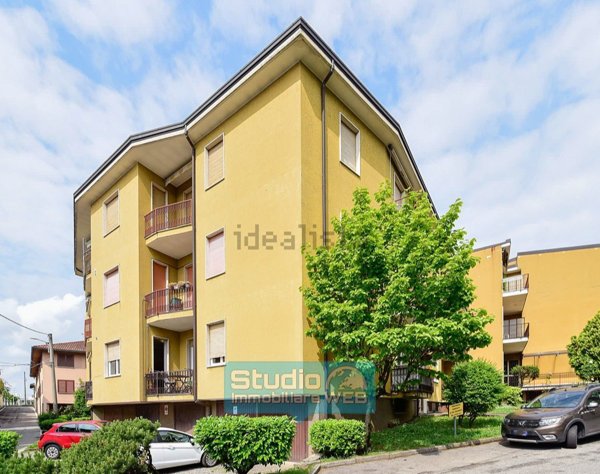 appartamento in vendita ad Inverigo in zona Romanò