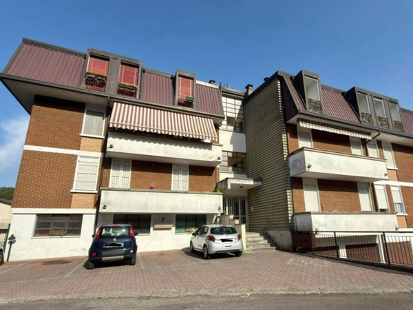appartamento in vendita ad Inverigo in zona Cremnago
