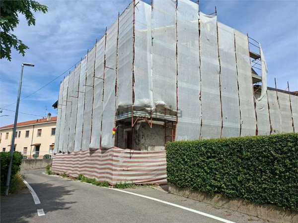 appartamento in vendita ad Inverigo in zona Romanò