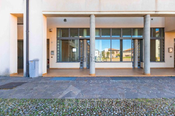 ufficio in vendita ad Inverigo in zona Romanò