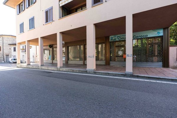 locale commerciale in vendita ad Inverigo in zona Romanò