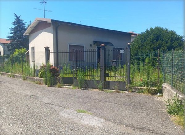 casa indipendente in vendita ad Inverigo in zona Romanò