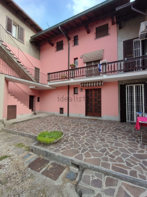appartamento in vendita ad Inverigo in zona Romanò
