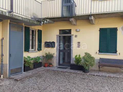 appartamento in vendita ad Inverigo in zona Romanò