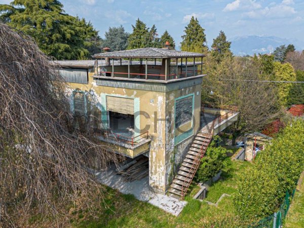 casa indipendente in vendita ad Inverigo in zona Cremnago