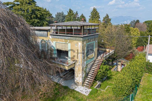casa indipendente in vendita ad Inverigo in zona Cremnago