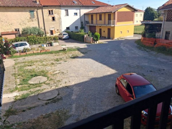 casa indipendente in vendita ad Inverigo in zona Romanò