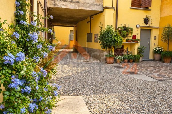 appartamento in vendita ad Inverigo in zona Romanò