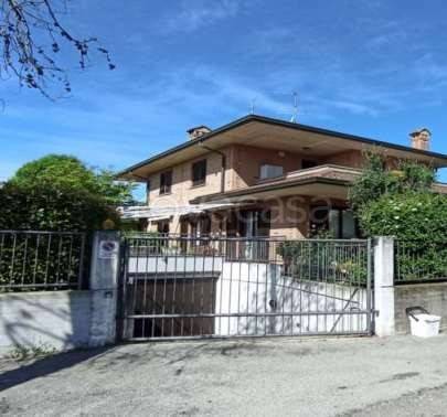 casa indipendente in vendita ad Inverigo in zona Romanò