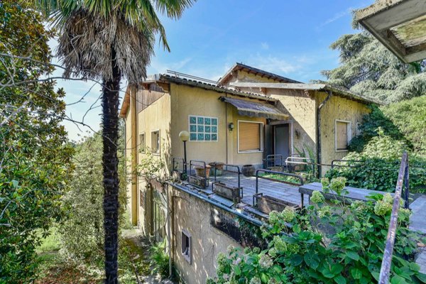 casa indipendente in vendita ad Inverigo in zona Romanò