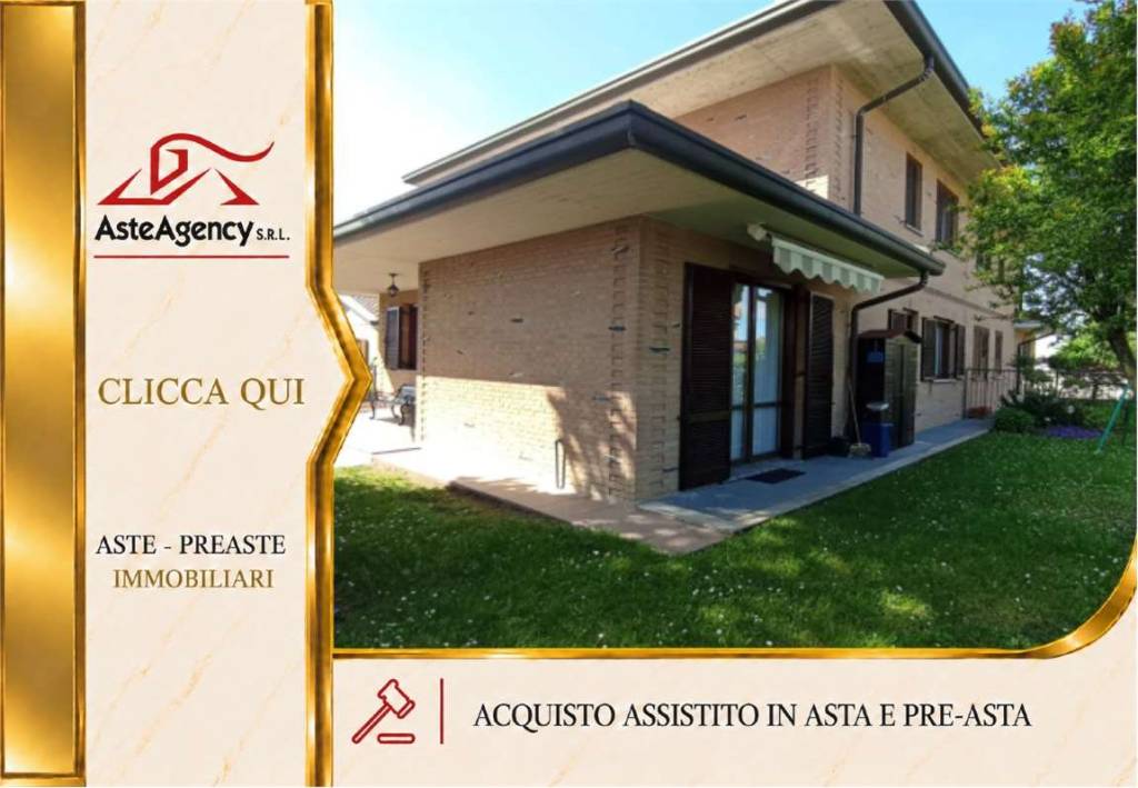 casa indipendente in vendita ad Inverigo in zona Romanò