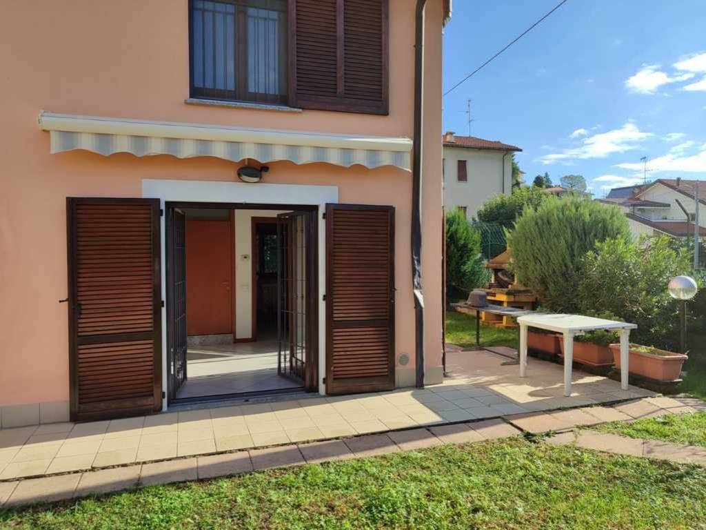 casa indipendente in vendita ad Inverigo in zona Cremnago