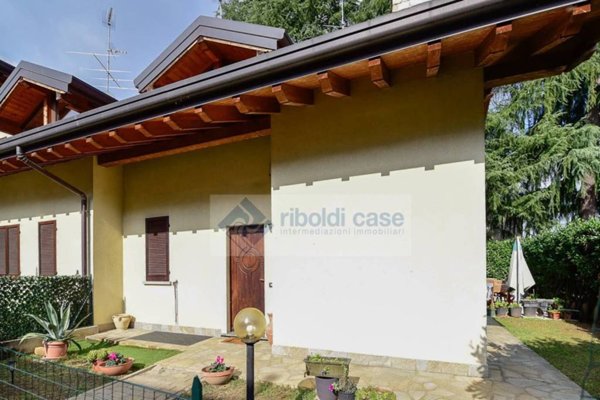 casa indipendente in vendita ad Inverigo