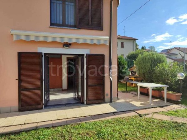 casa indipendente in vendita ad Inverigo in zona Cremnago