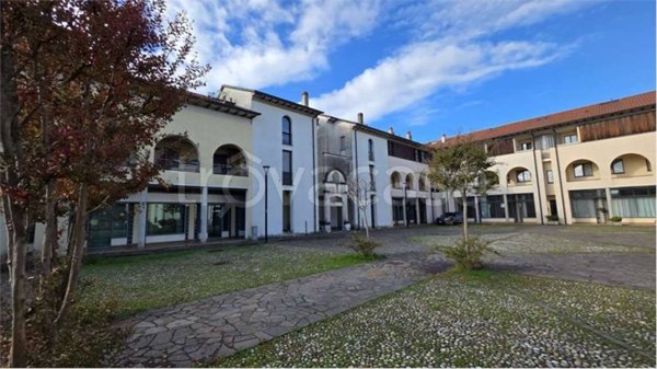 casa indipendente in vendita ad Inverigo in zona Romanò