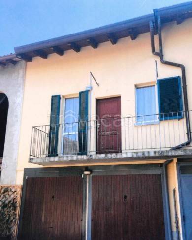 appartamento in vendita ad Inverigo in zona Romanò