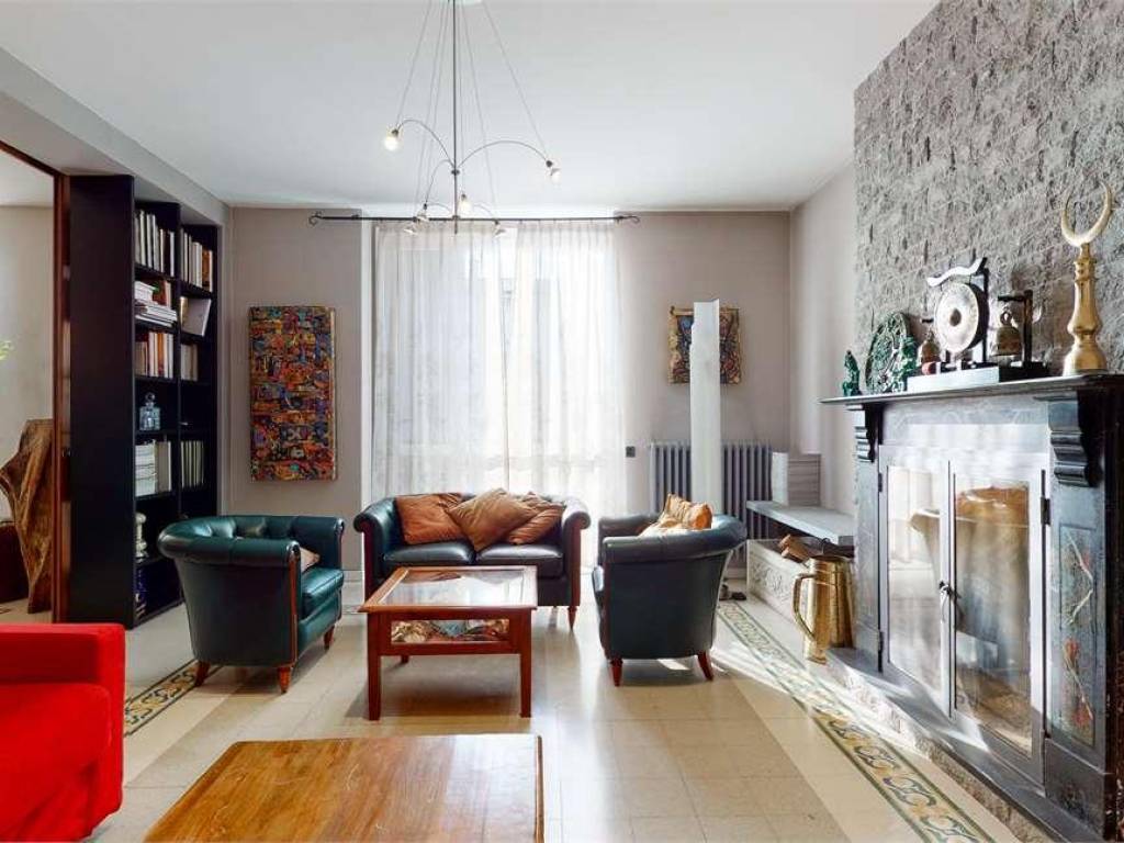 casa indipendente in vendita ad Inverigo in zona Romanò