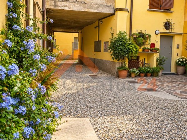 appartamento in vendita ad Inverigo in zona Romanò