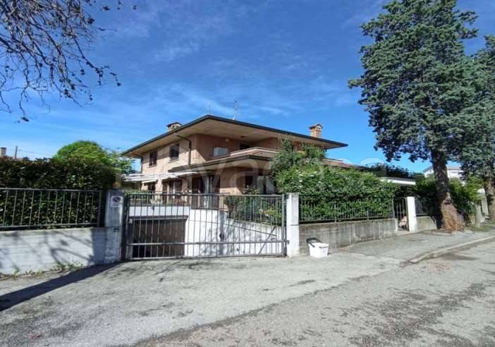 appartamento in vendita ad Inverigo in zona Romanò