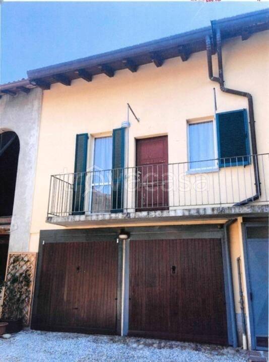 appartamento in vendita ad Inverigo in zona Romanò