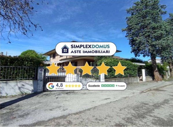 casa indipendente in vendita ad Inverigo in zona Romanò