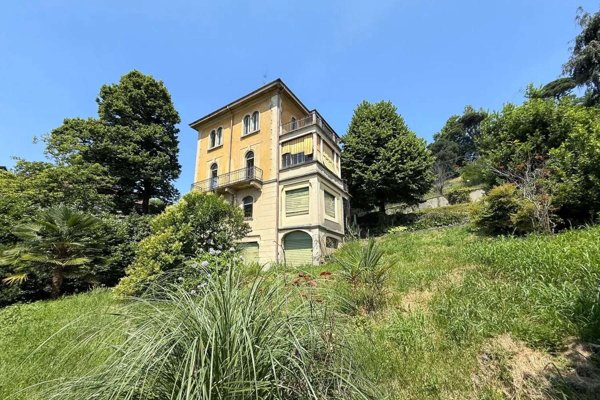 casa indipendente in vendita ad Inverigo in zona Romanò