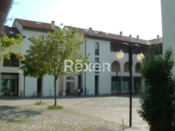 casa indipendente in vendita ad Inverigo in zona Romanò