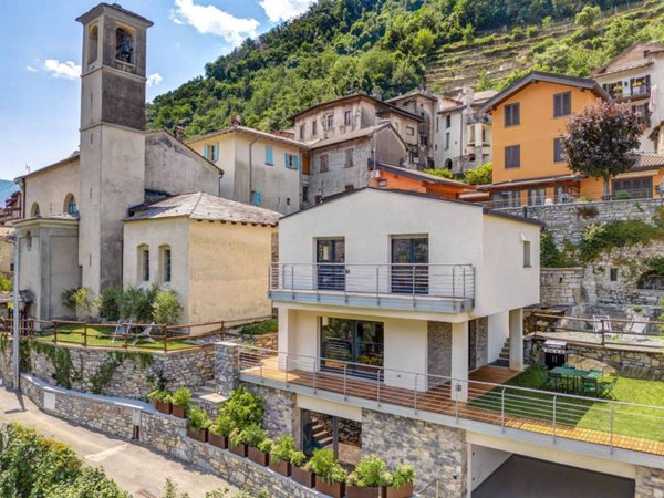 casa indipendente in vendita a Laglio