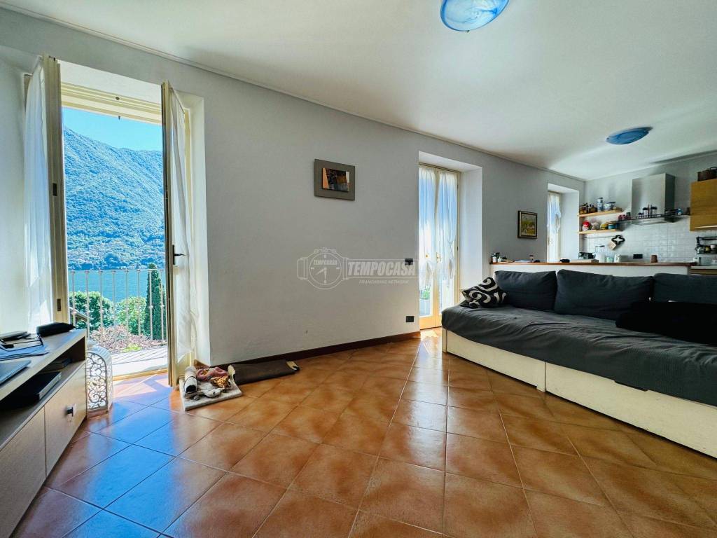 casa indipendente in vendita a Laglio