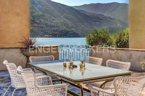 casa indipendente in vendita a Laglio