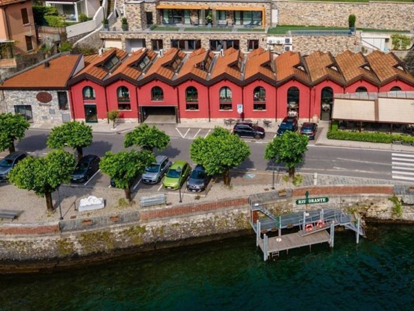 intera palazzina in vendita a Laglio