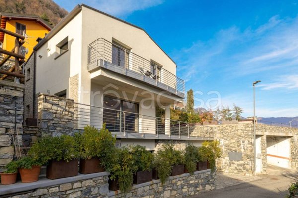 casa indipendente in vendita a Laglio