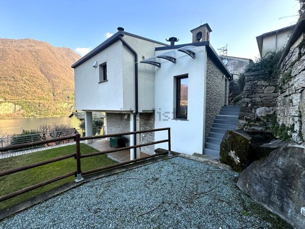 casa indipendente in vendita a Laglio