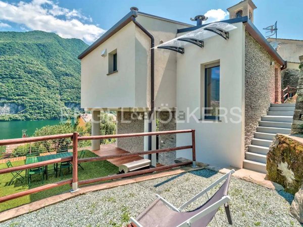 casa indipendente in vendita a Laglio