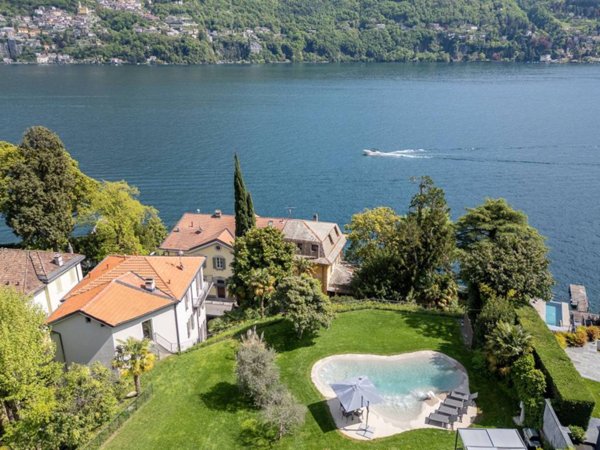 casa indipendente in vendita a Laglio
